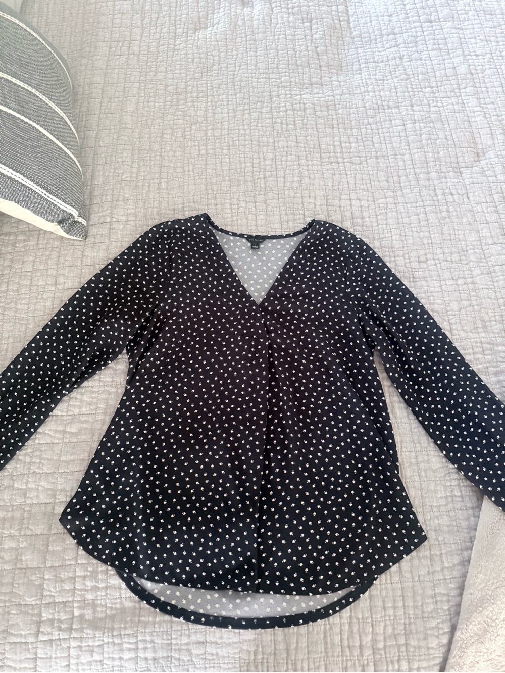 Women's Black Polka Dot V-Neck Long Sleeve Top
